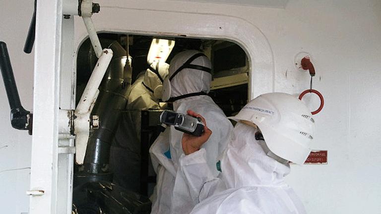 Asbestos removal from ships